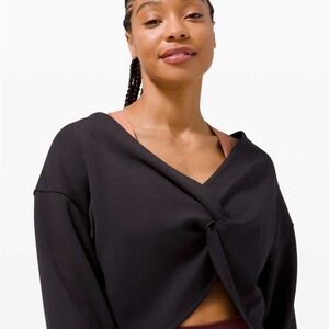 Lululemon Twist Back-to-Front Pullover Black Sz 8